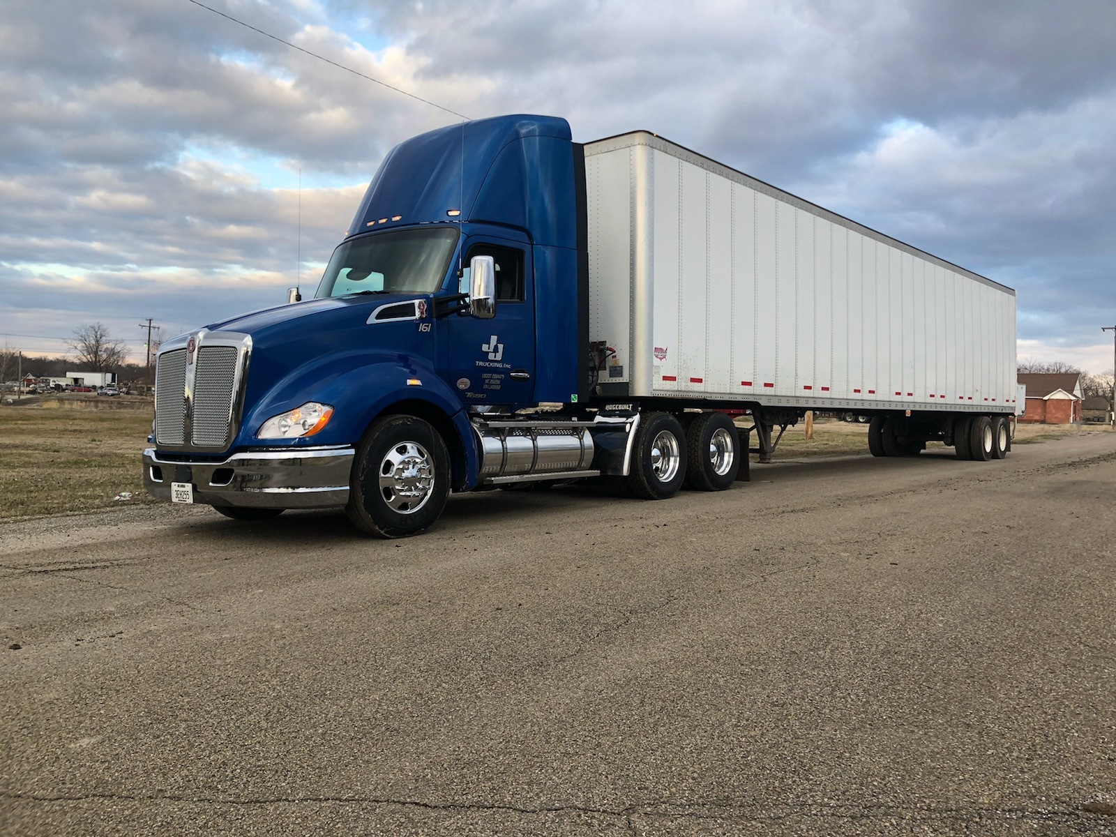 jandjtruckingco.com