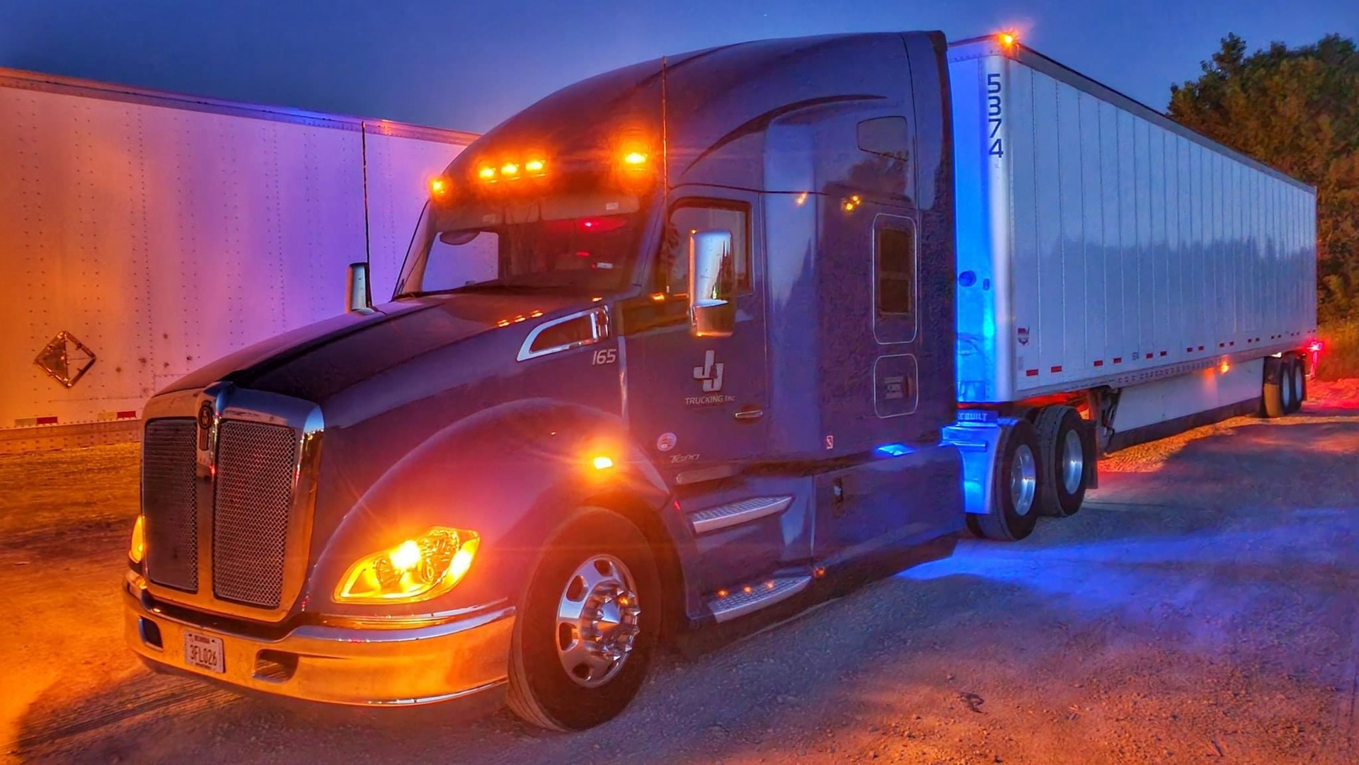 jandjtruckingco.com